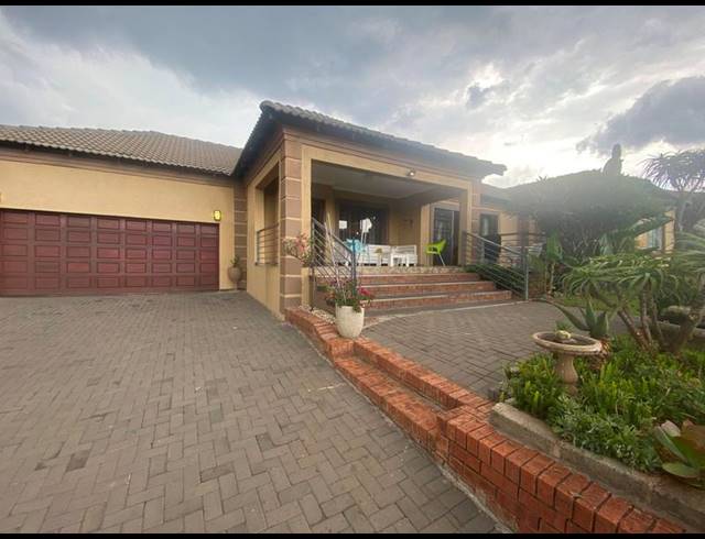 4 BEDROOM HOUSE FOR SALE IN AERORAND